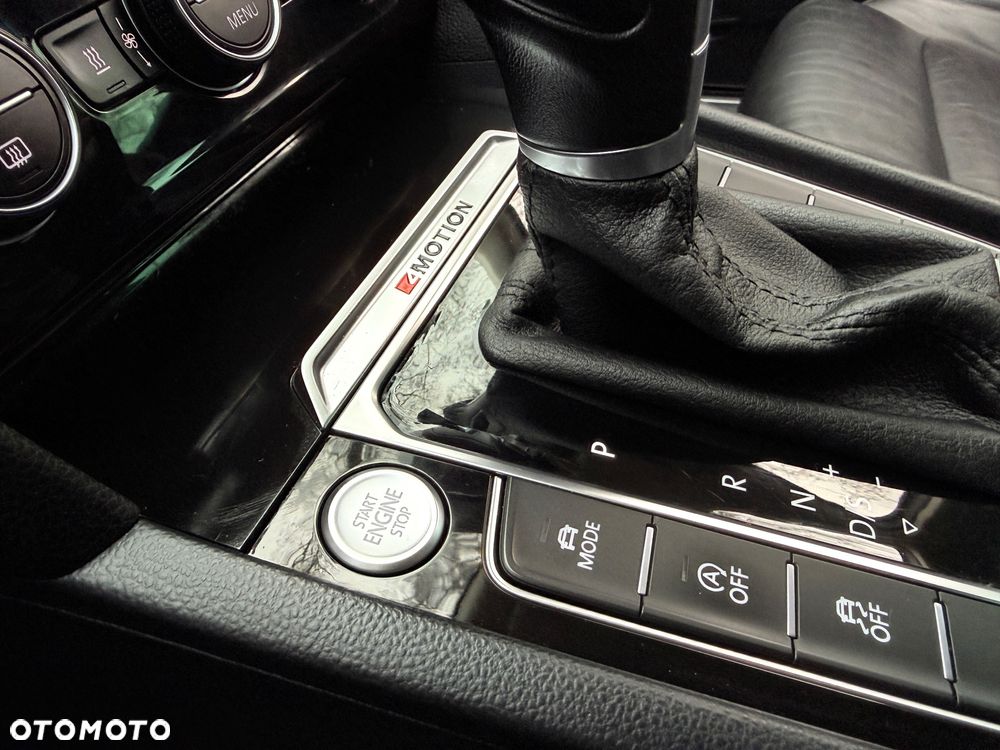 Volkswagen Passat Variant 2.0 TDI SCR 4Motion DSG Highline - 8