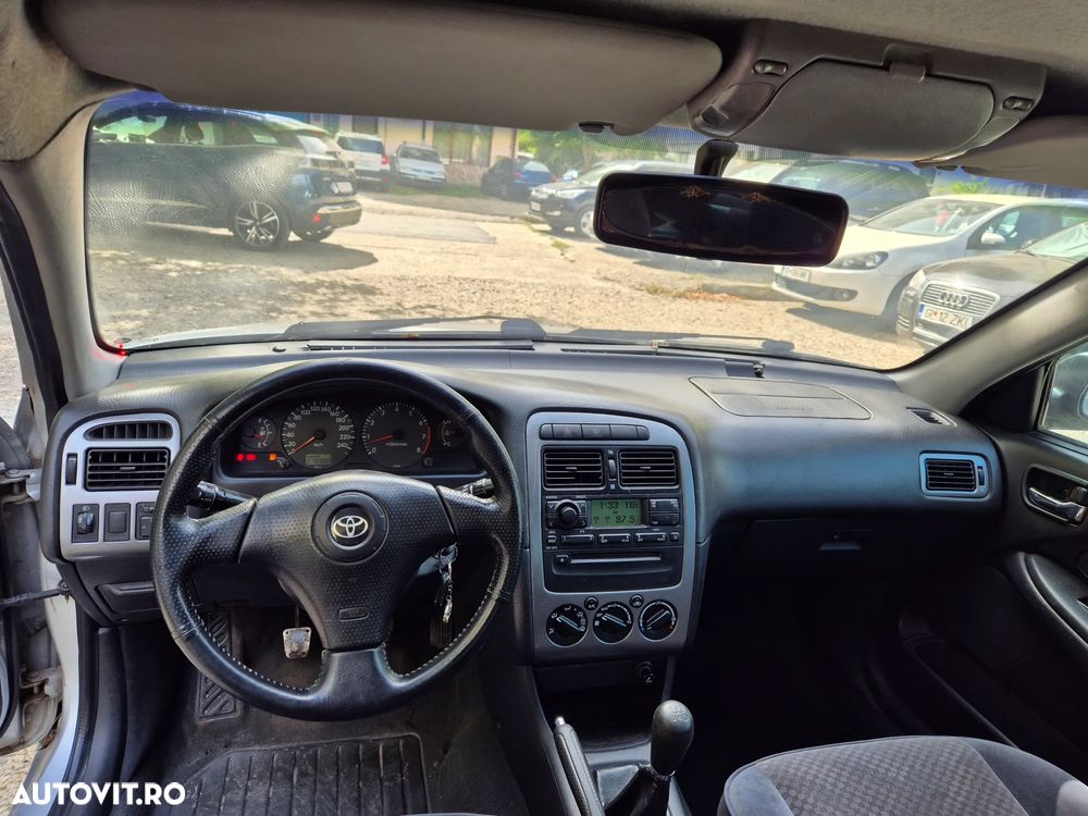 Toyota Avensis 1.6 Sdn. Linea Terra - 14