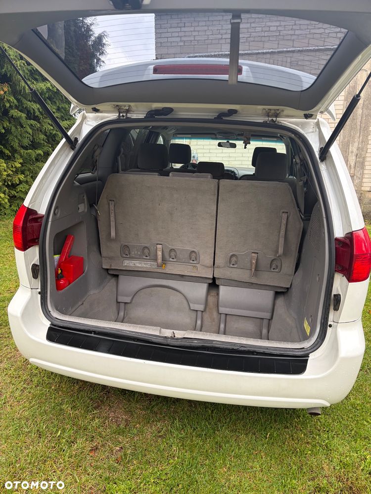 Toyota Sienna - 11