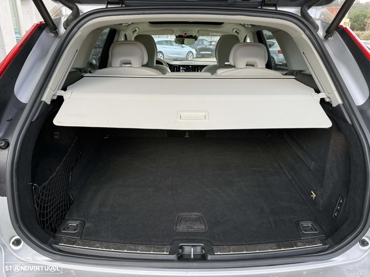 Volvo XC 60 2.0 D4 Momentum Plus Geartronic - 22