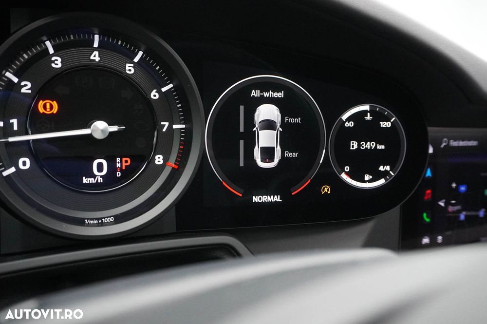 Porsche 911 Carrera 4 PDK - 32