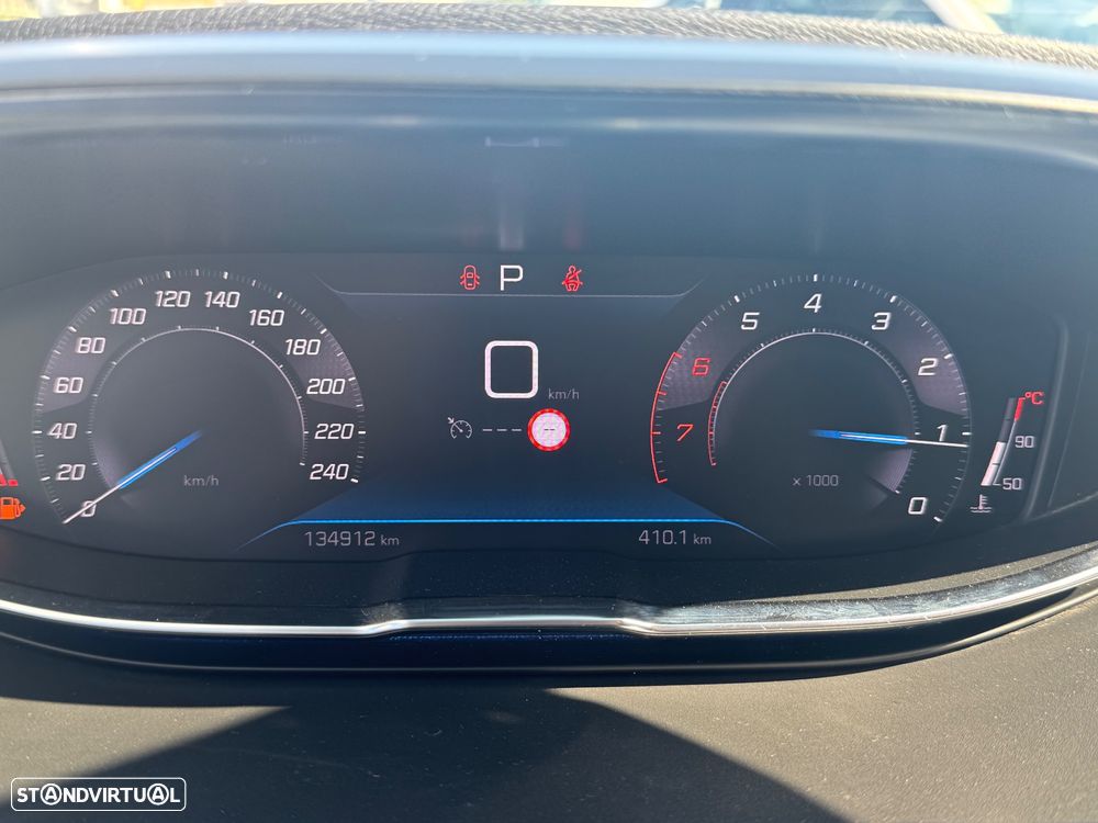 Peugeot 5008 1.2 PureTech Allure EAT8 - 17