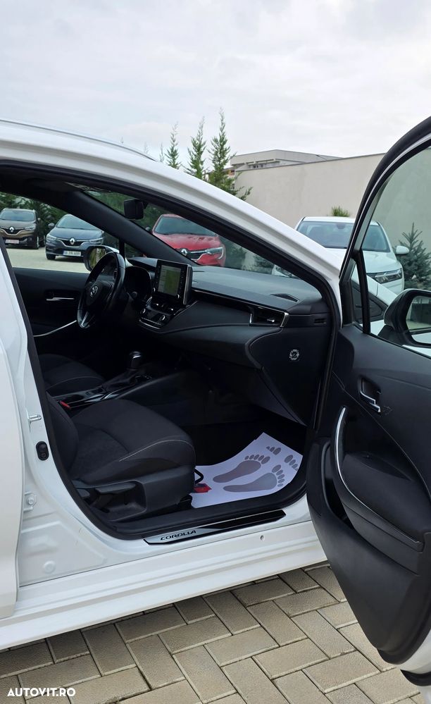Toyota Corolla 1.8 Business Edition - 23