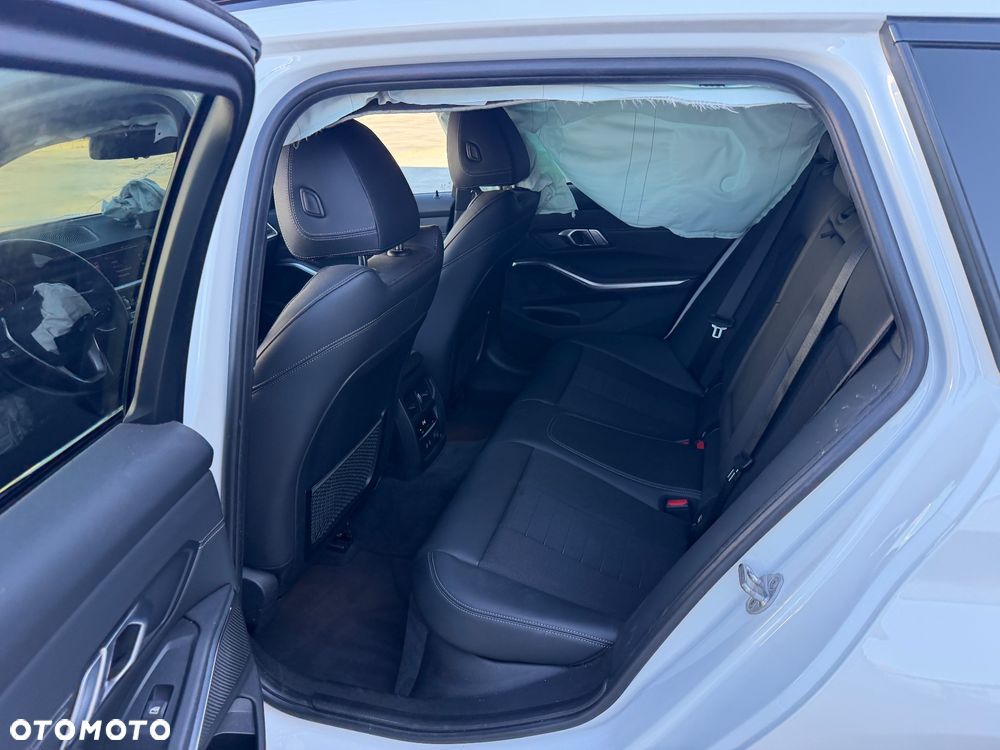 BMW Seria 3 330i Sport Line - 13