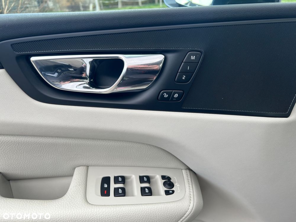 Volvo XC 60 T5 AWD Geartronic Inscription - 24