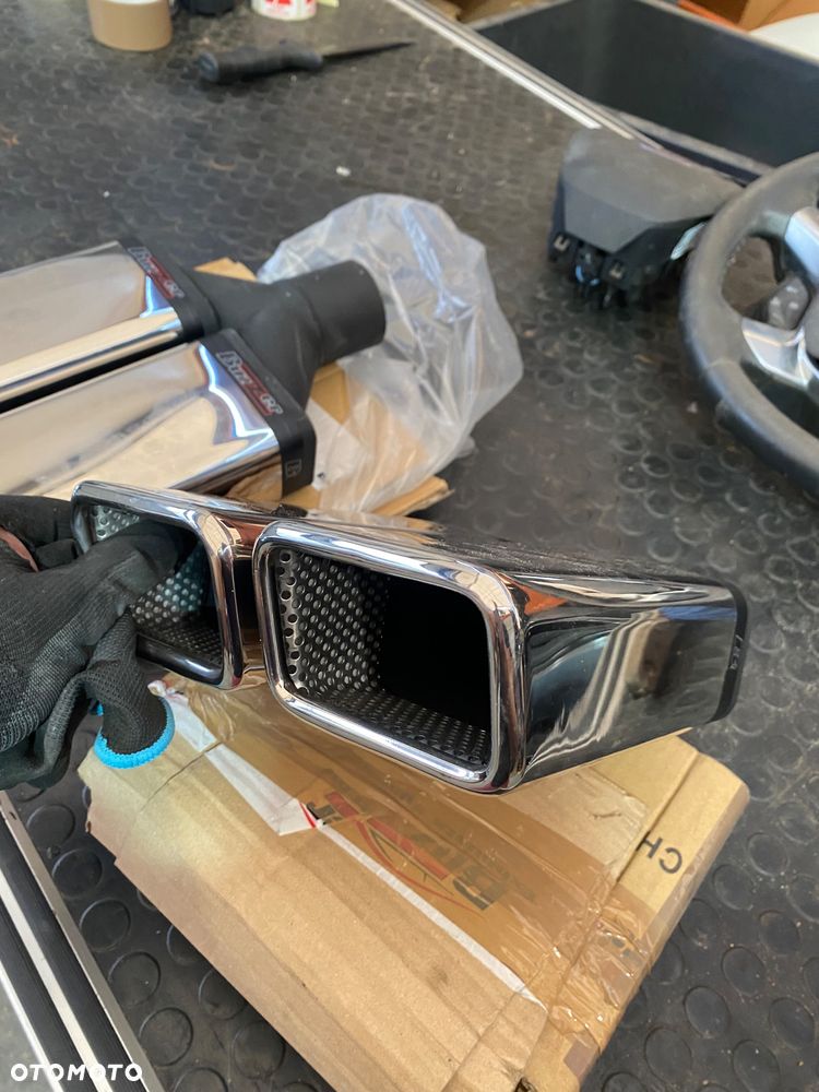 Buzzer PODWÓJNA KOŃCÓWKA WYDECHU RURY WYDECHOWEJ PROSTOKĄTNA 2 x PODWÓJNE KOŃCÓWKI  WYDECHU  PROSTOKĄTNE FIRMY BUZZER prostokąt długa długie z kwasówki blachy nierdzewnej Kwasówka blacha nierdzewna bus do busa Renault Trafic Mercedes vito Volkswagen vw t5 ford custom transit Toyota proace - 3