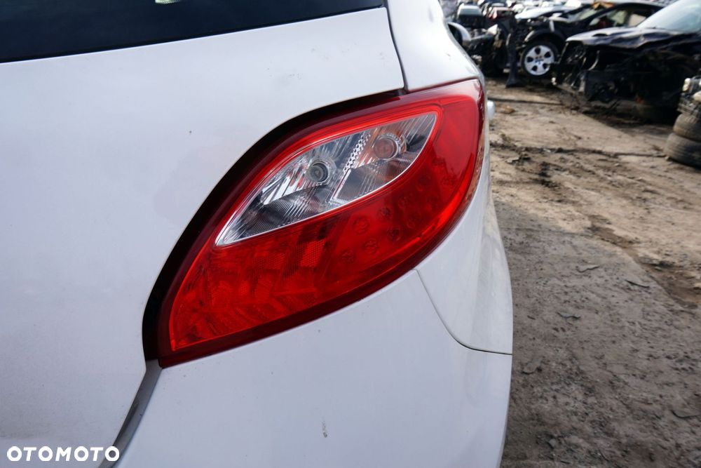 LAMPA TYLNA PRAWA 2 II DE LIFT 5D HB D651-51-150M MAZDA 2010-2014 - 3