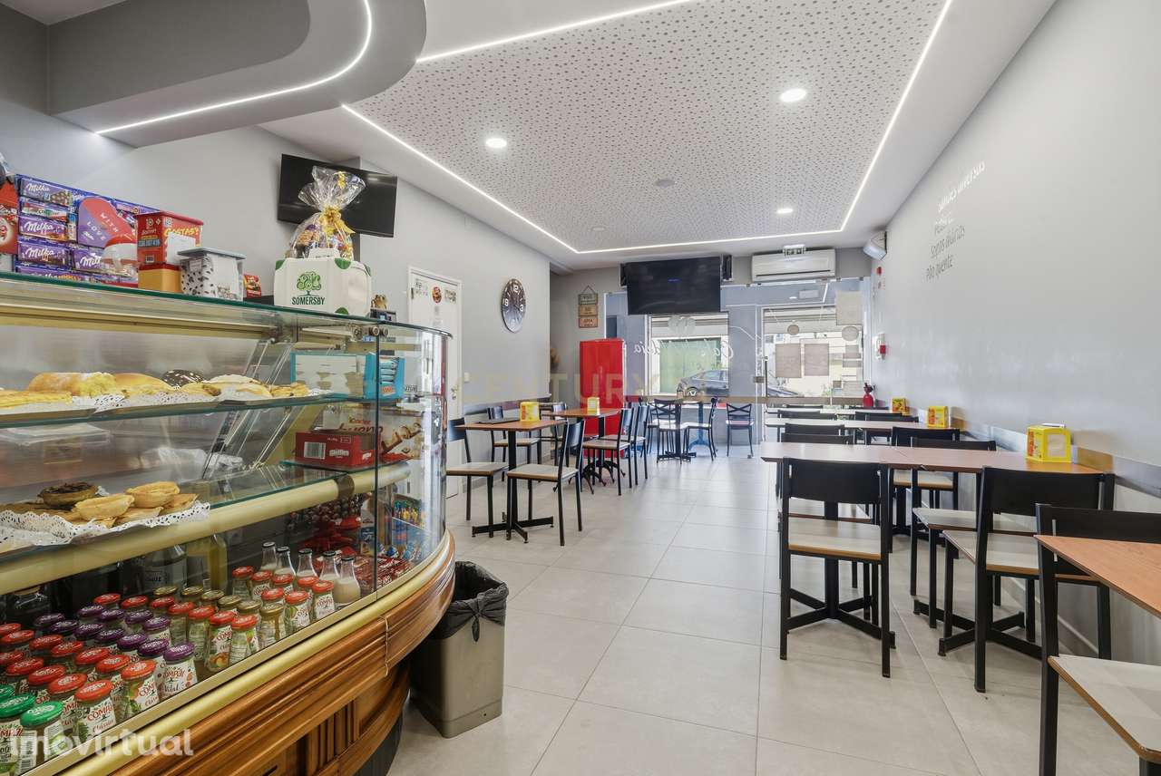 Prédio Comércio  (atualmente em uso na restauração - Café Snackbar) - Grande imagem: 3/18