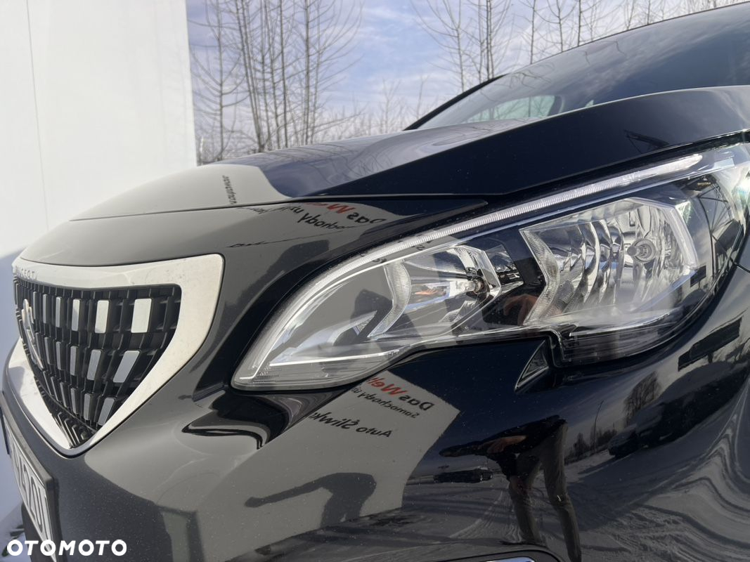 Peugeot 3008 1.2 PureTech Active S&S EAT8 - 17