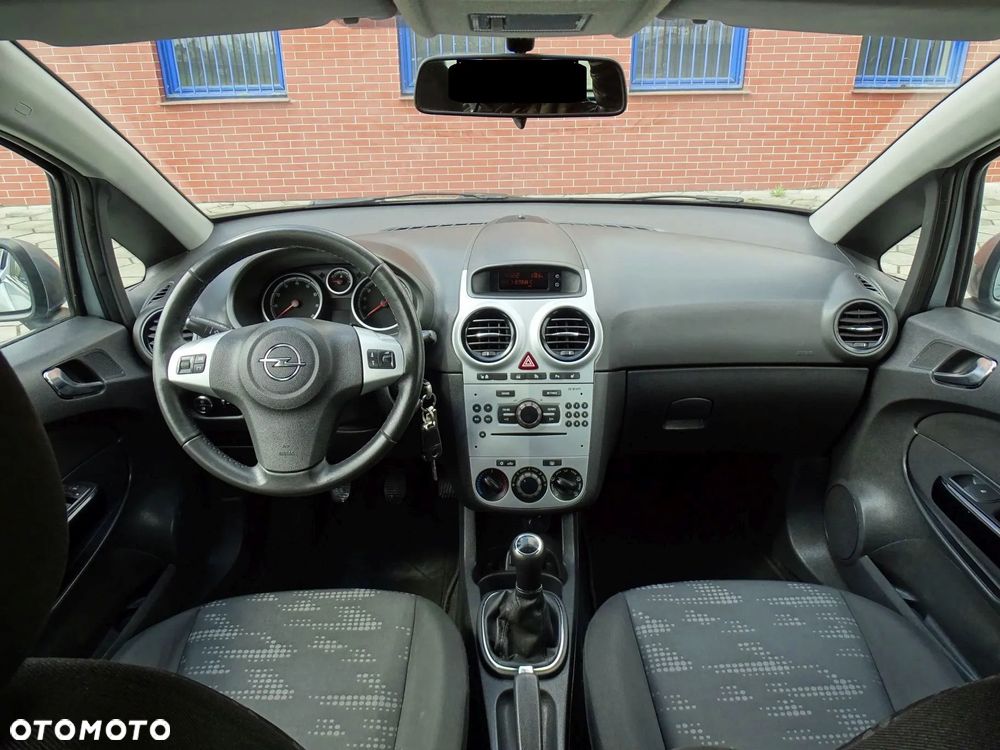 Opel Corsa 1.4 16V Cosmo - 8