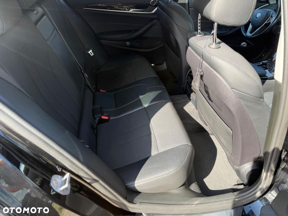 BMW Seria 5 520d xDrive - 10