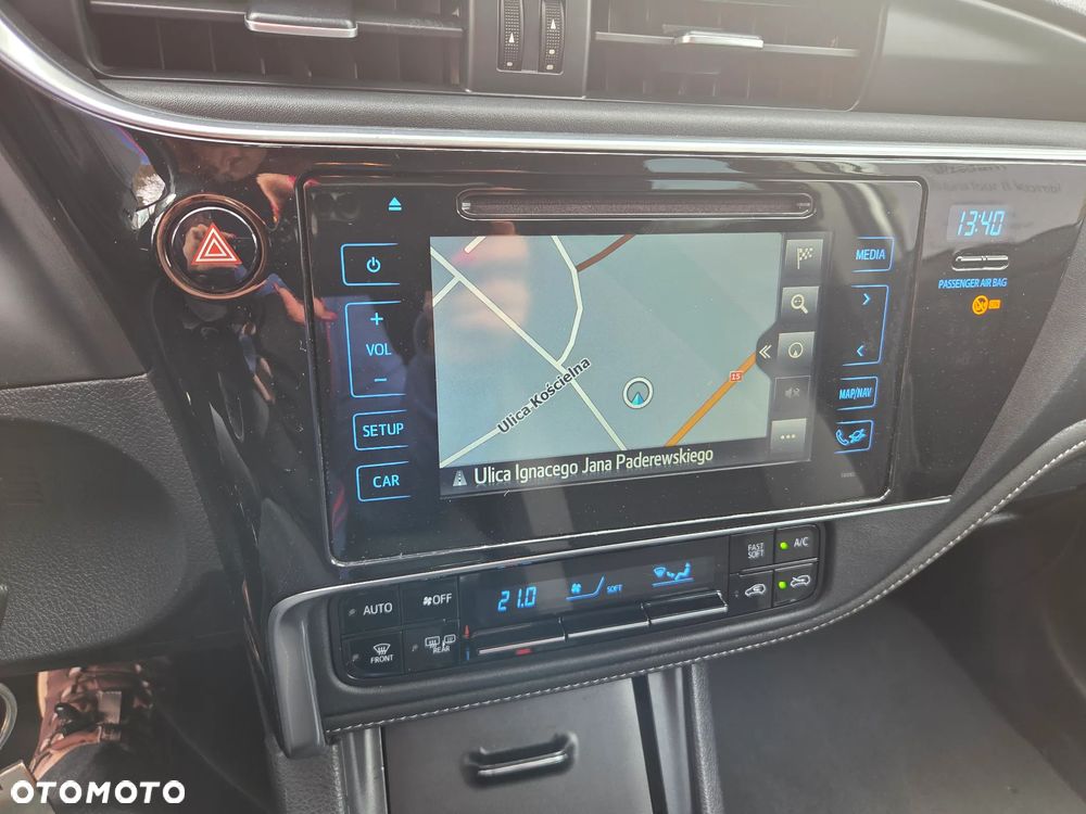 Toyota Auris 1.6 Prestige - 23