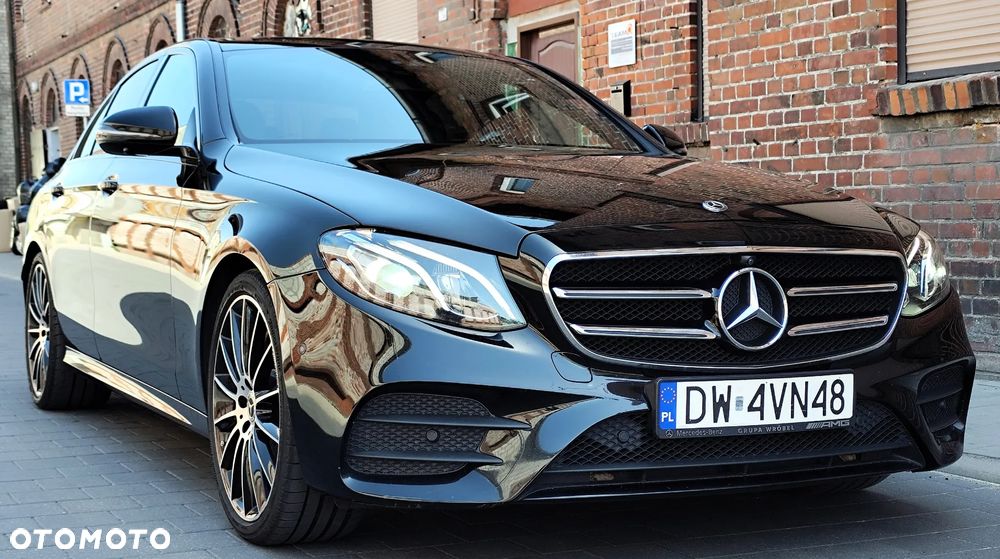 Mercedes-Benz Klasa E 300 9G-TRONIC AMG Line - 3