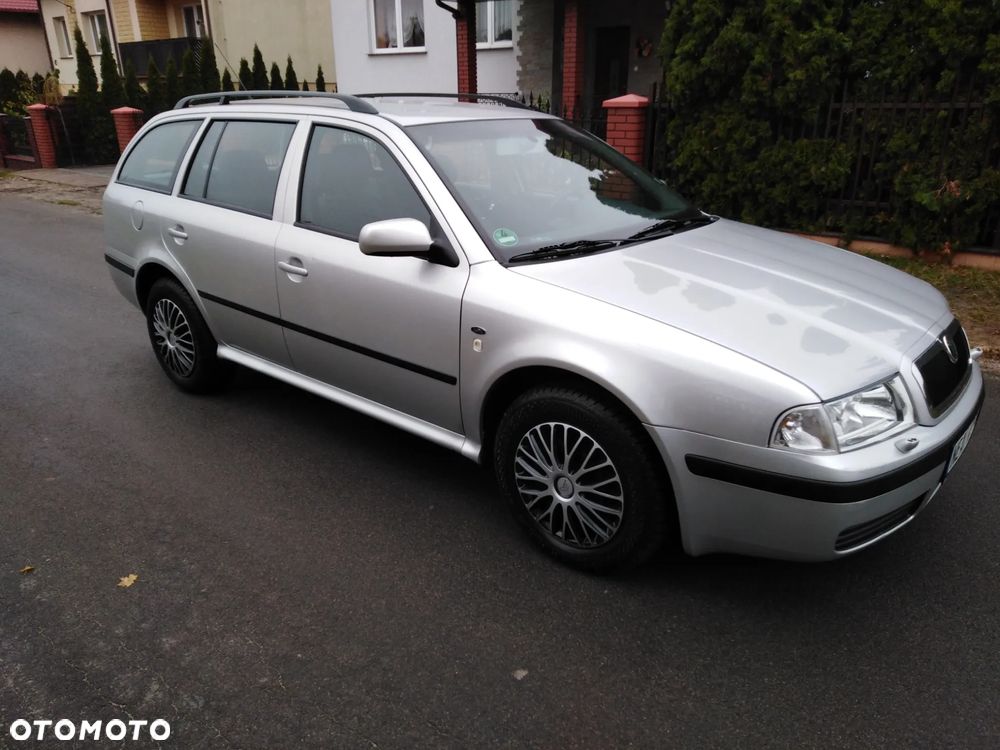 Skoda Octavia 2.0 Combi Ambiente 4x4 - 16