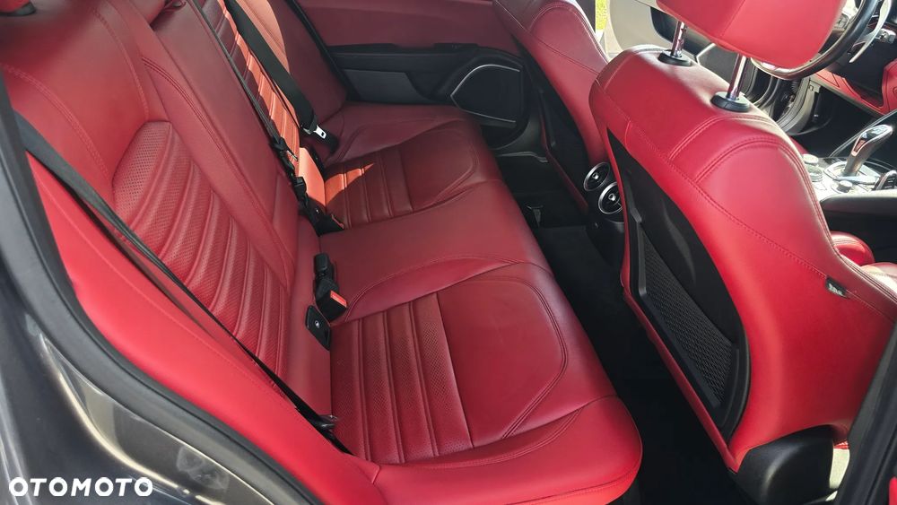 Alfa Romeo Giulia 2.0 Turbo 16V AT8 Veloce Ti - 13