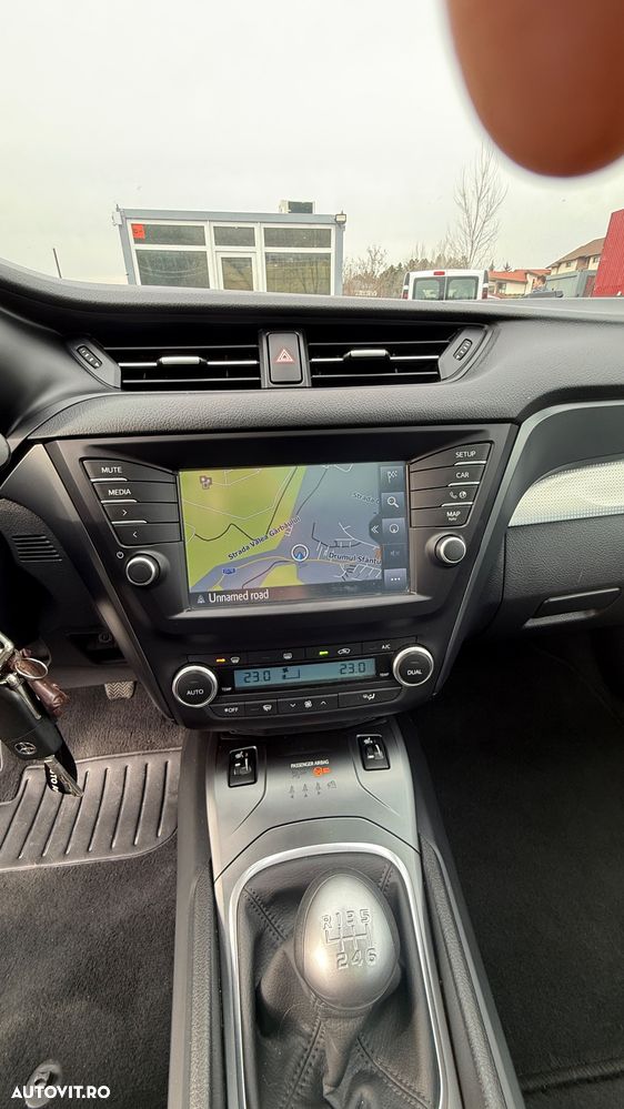 Toyota Avensis 2.0 D-4D Executive - 13