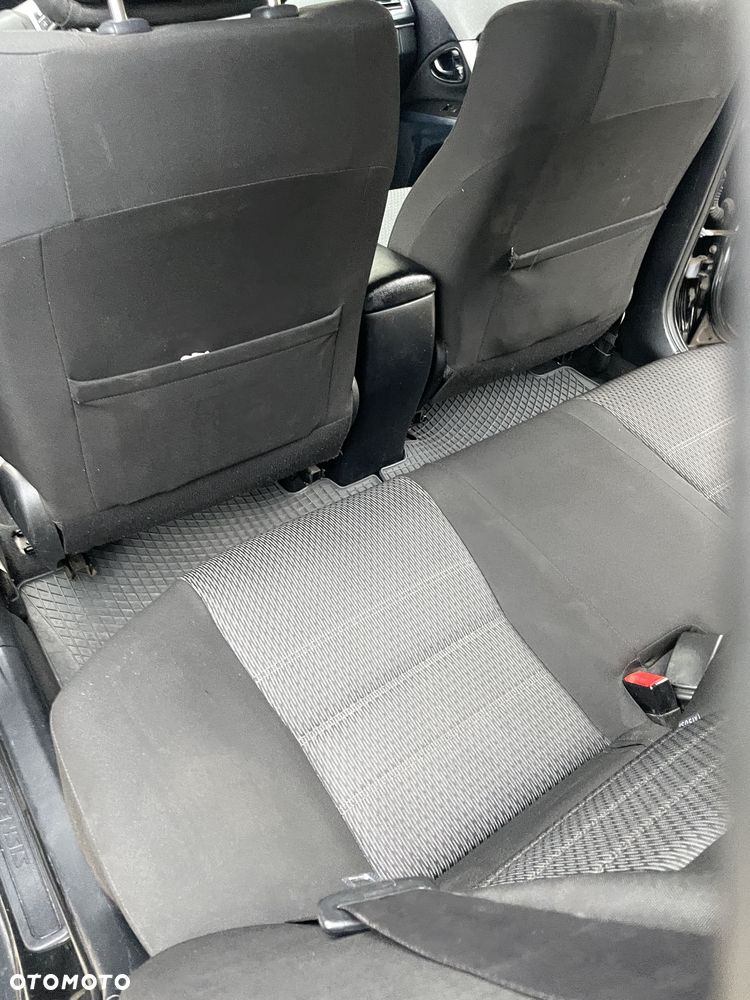 Toyota Avensis 2.0 D-4D Style - 17
