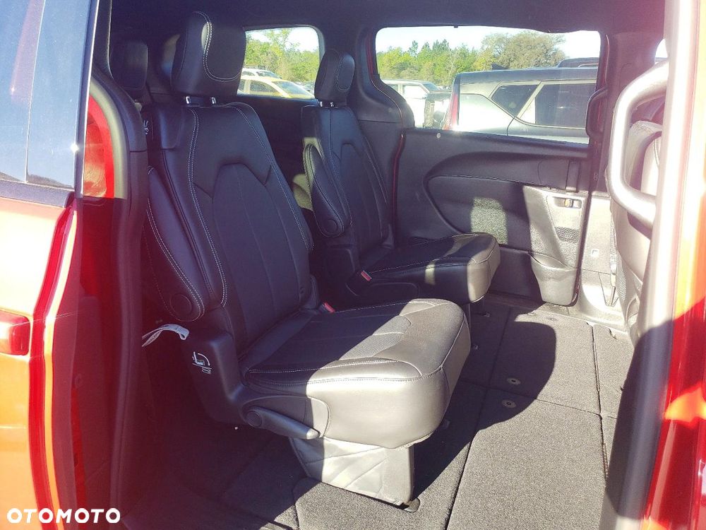 Chrysler Pacifica - 10