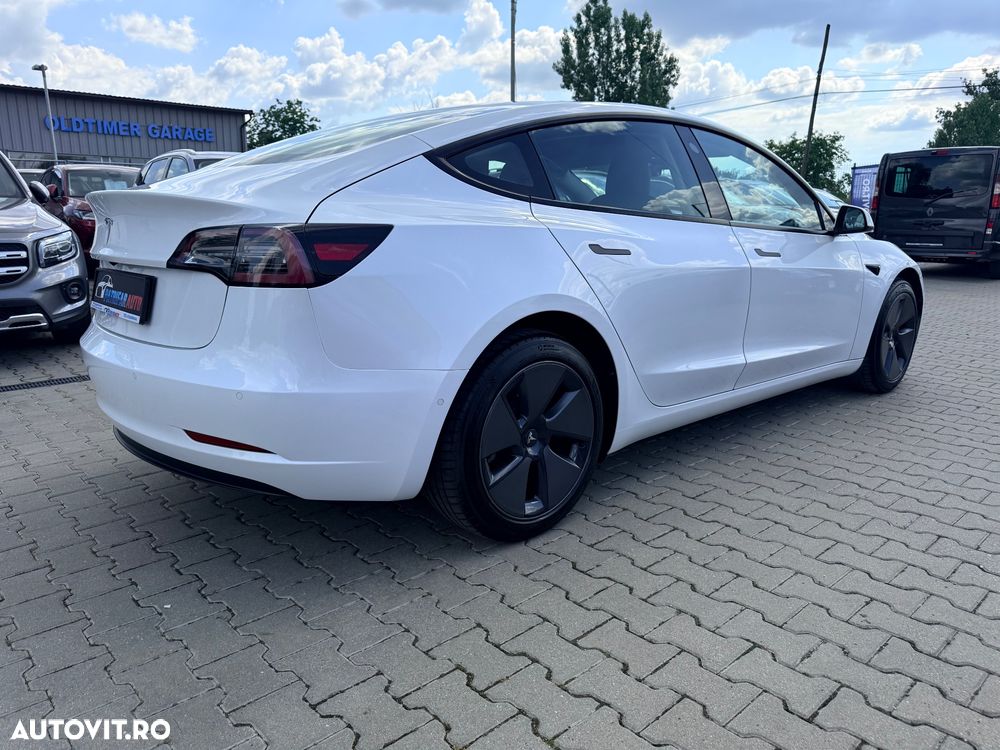 Tesla Model 3 - 3
