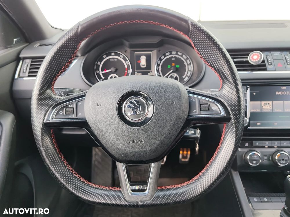Skoda Octavia 2.0 TSI DSG RS - 11