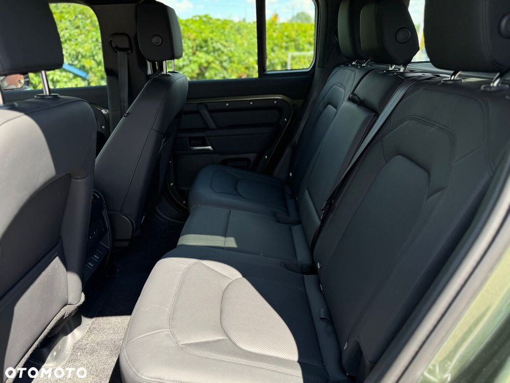 Land Rover Defender - 21