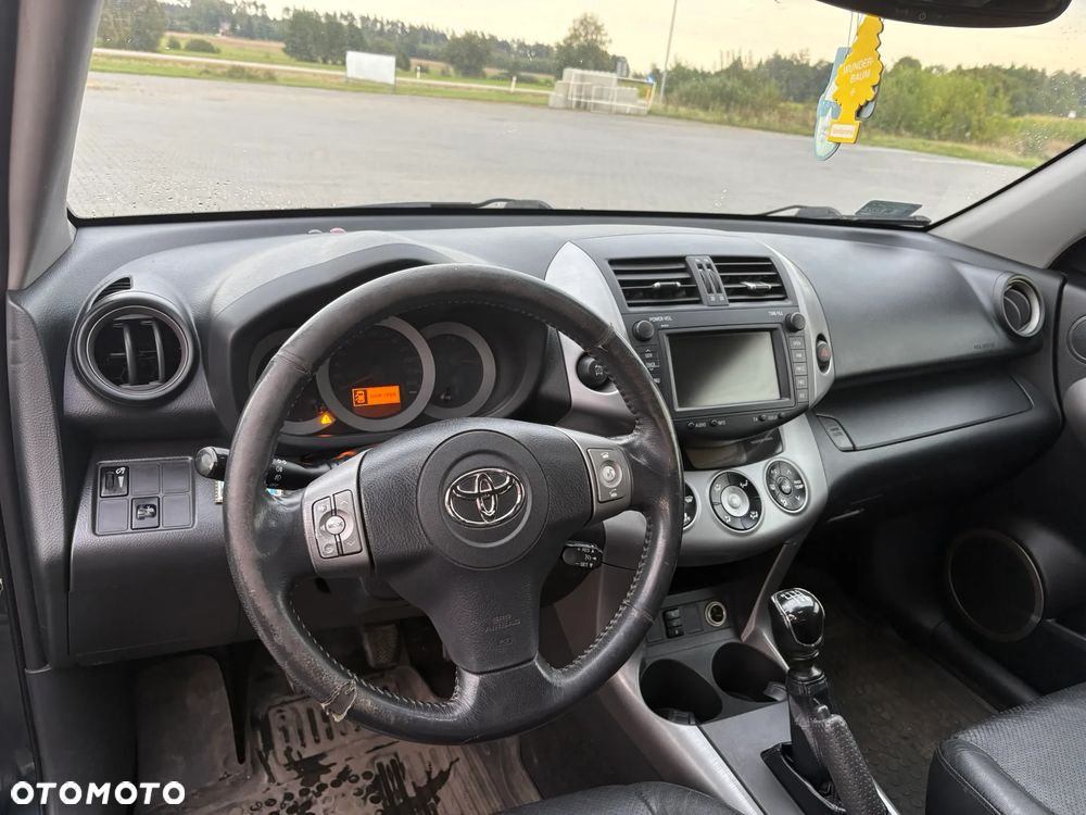 Toyota RAV4 - 10