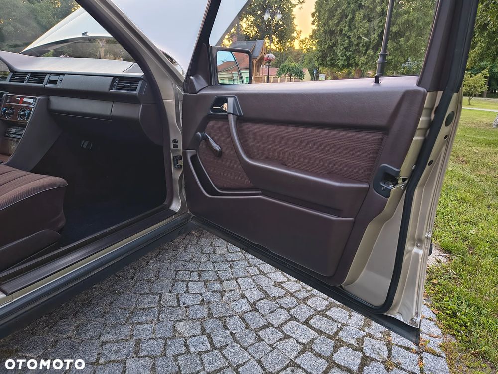 Mercedes-Benz W124 (1984-1993) - 25