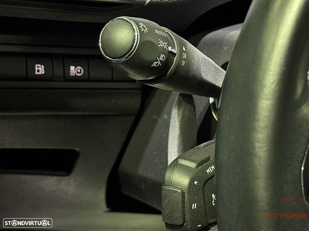 Peugeot 3008 1.6 Hybrid Allure e-EAT8 - 23