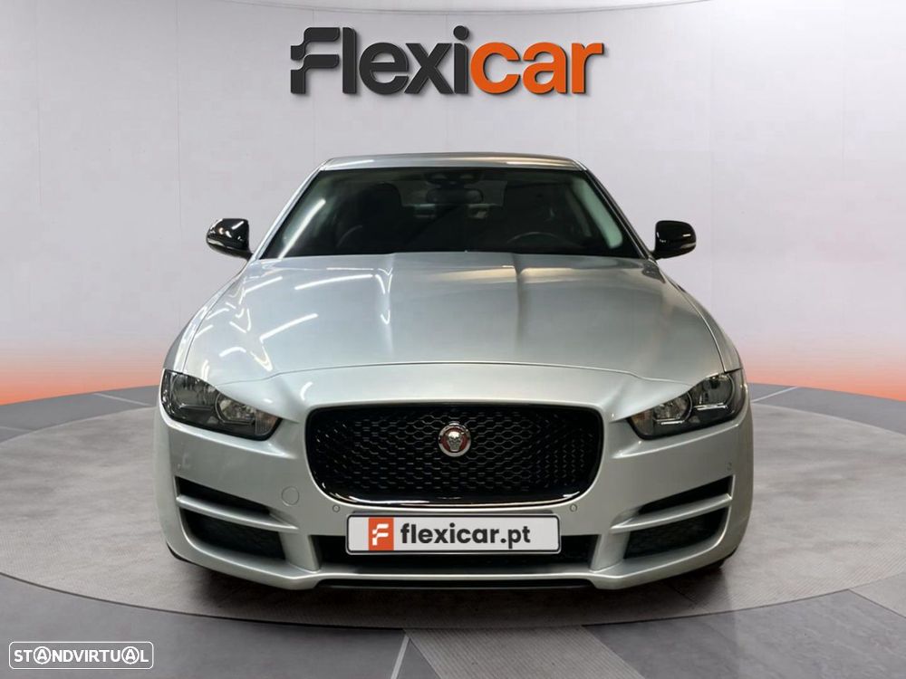 Jaguar XE - 7