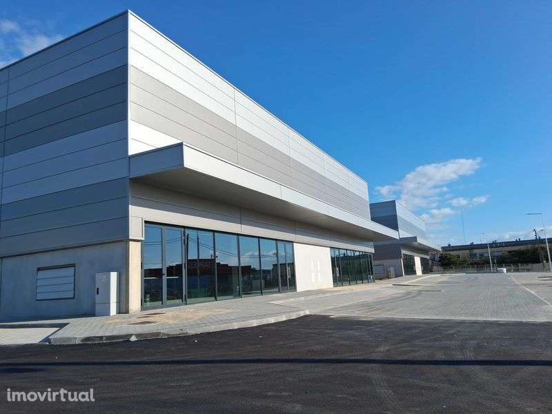 Lojas na zona comercial do Montijo - Grande imagem: 2/12