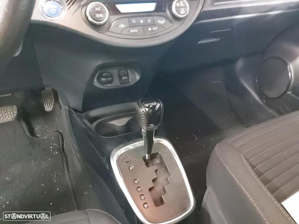 Toyota Yaris 1.5 HSD Square Collec.White - 6