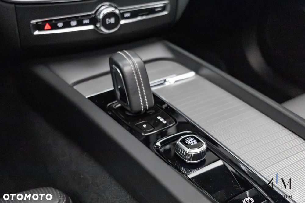 Volvo XC 60 B5 D AWD Ultimate Dark - 27