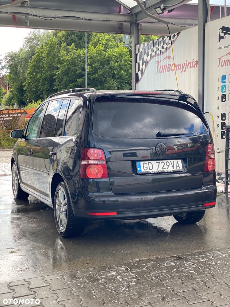 Volkswagen Touran 2.0 TDI DSG Highline - 1