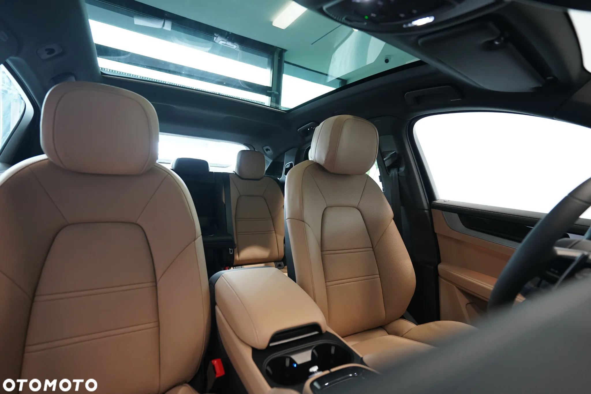 Porsche Cayenne Coupe E-Hybrid PHEV - 27