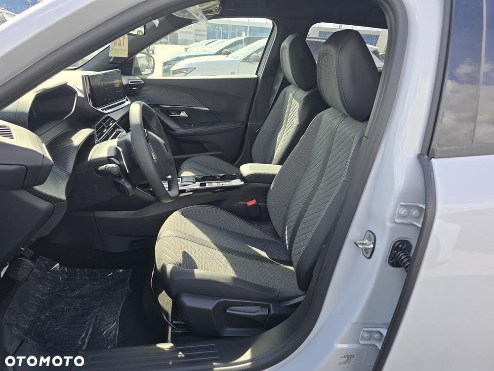 Peugeot 2008 PureTech mHEV Allure e-DCS6 - 11