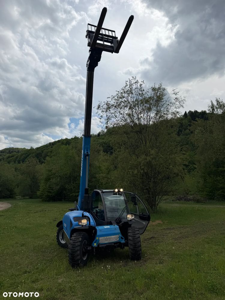 Manitou MT625H. Wersja COMFORT lepsza od Easy!! Ładowarka Teleskopowa 6 metrów Wysuw. Udźwig 2,5tony. Jak Nowa z Salonu. Pochodzi z Gospodarstwa Norweskiego! 2017rok. przebieg tylko 3200mtg. Silnik Kubota 4cyl. Mocny 80 Km. ZERO ZUŻYCIA ORYGINAŁ. Bez luzów i wycieków. Aktualna DEKRA BMWT. Mała Gabarytowo a Bardzo wydajna maszyna. Opony Nowe! Szybka wolna jazda. 3tryby skrętu! Zadbany sprzęt. Okazja - 28