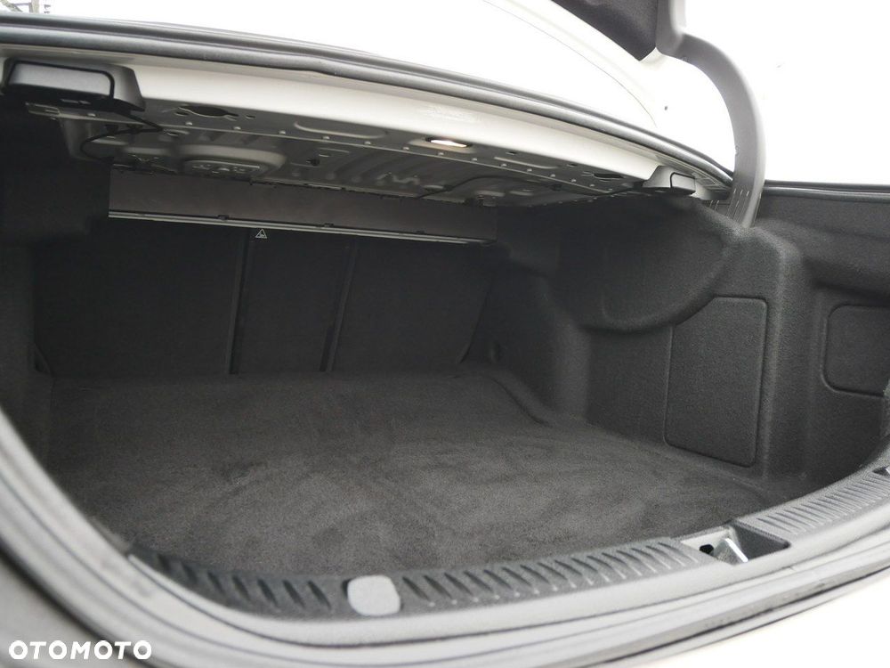 Mercedes-Benz Klasa E 220 d 9G-TRONIC - 12