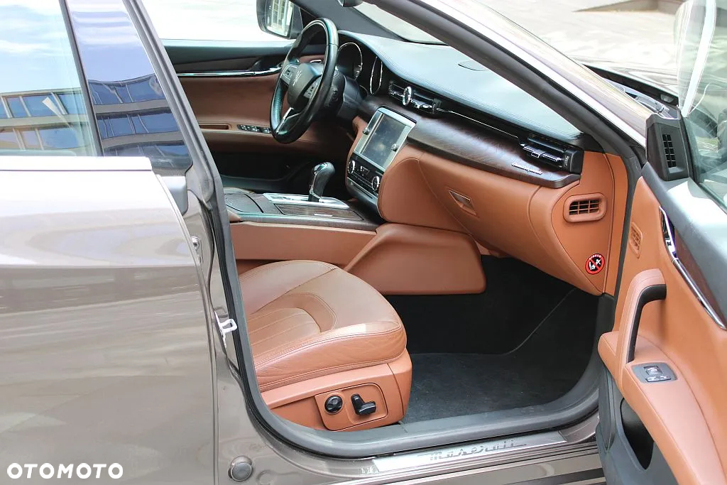 Maserati Quattroporte - 12