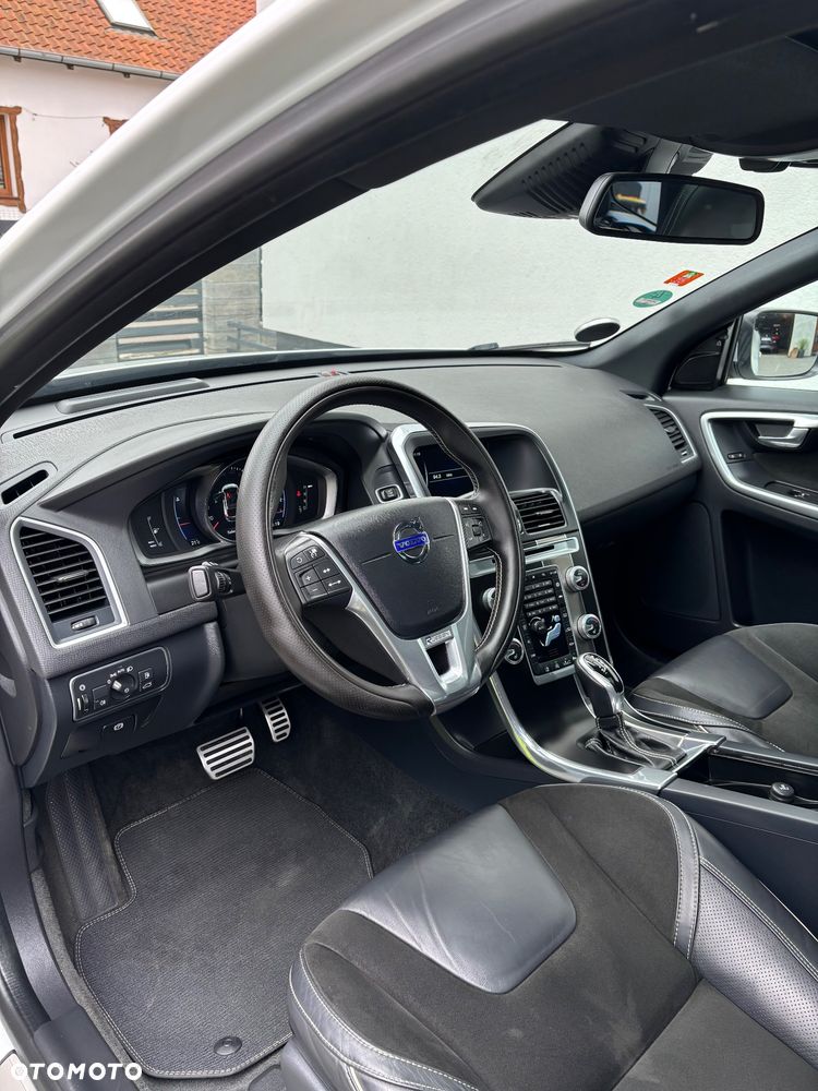 Volvo XC 60 D4 AWD Geartronic RDesign - 27