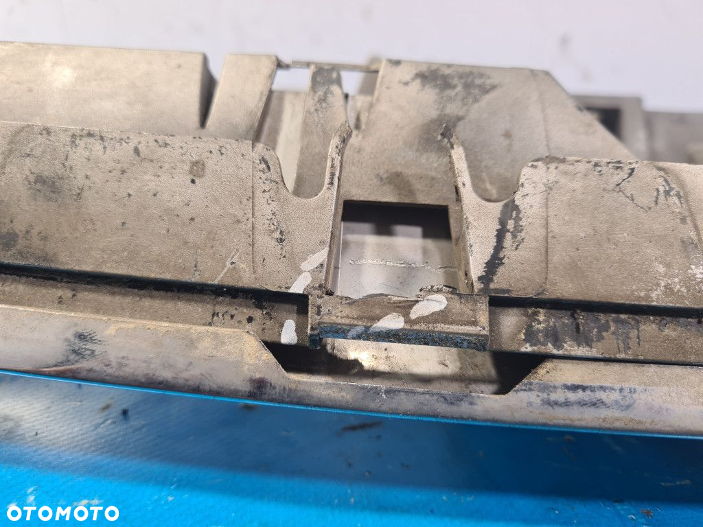 ATRAPA / GRILL VOLKSWAGEN TOUAREG 7L - 5