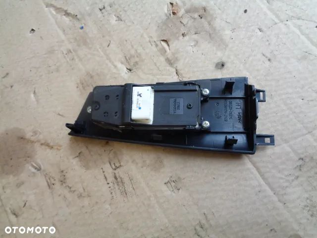 PRZEŁĄCZNIK SZYB TOYOTA COROLLA E12 - 2