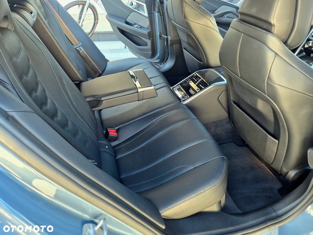 BMW Seria 8 840i - 17