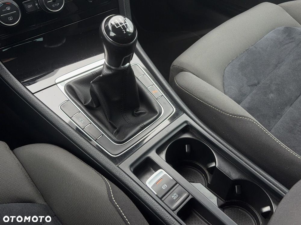 Volkswagen Golf - 23