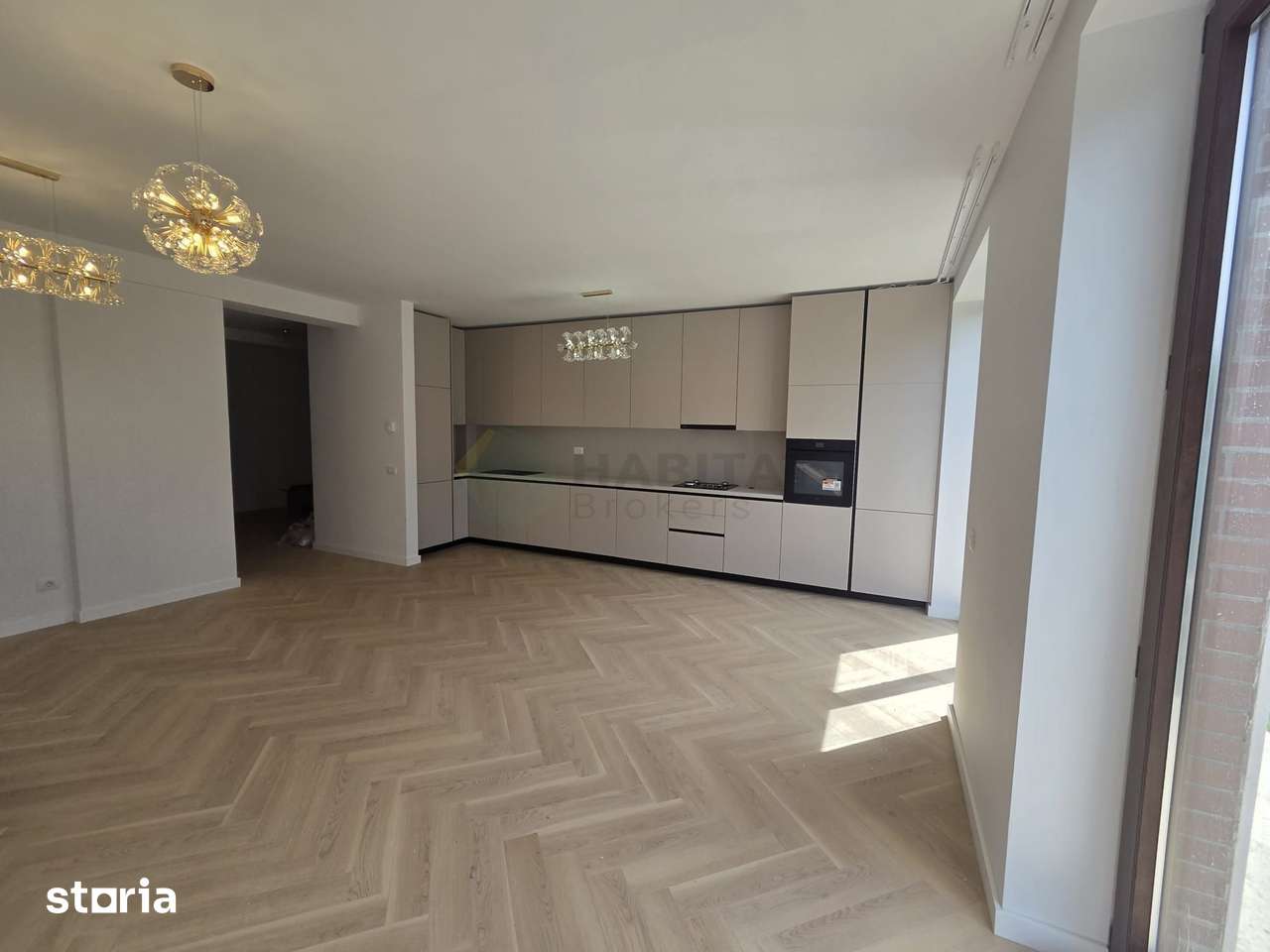 Casă tip townhouse cu grădină proprie în Tunari Park Villas - Imagine principală: 4/19