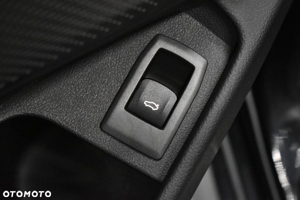 BMW Seria 3 320i M Sport sport - 9
