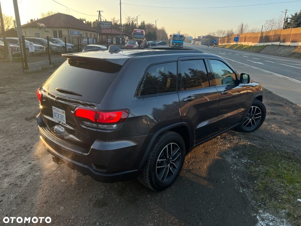 Jeep Grand Cherokee - 8