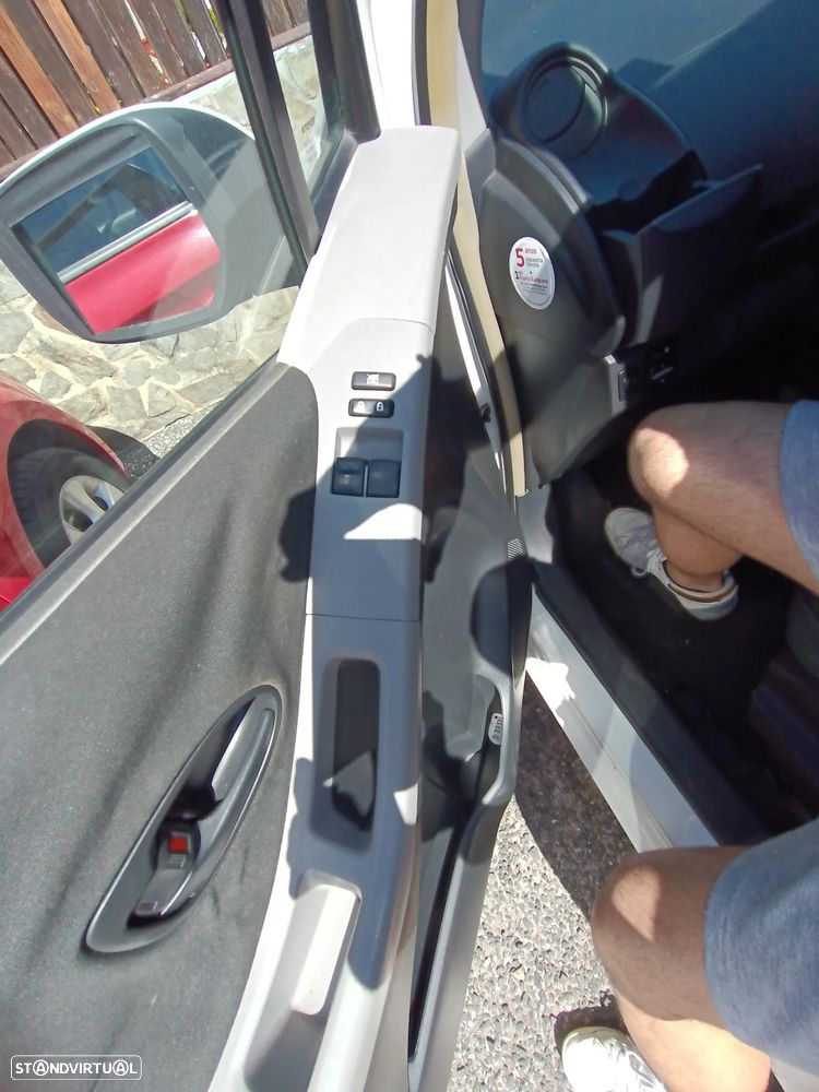 Toyota Yaris 1.4 D-4D - 11