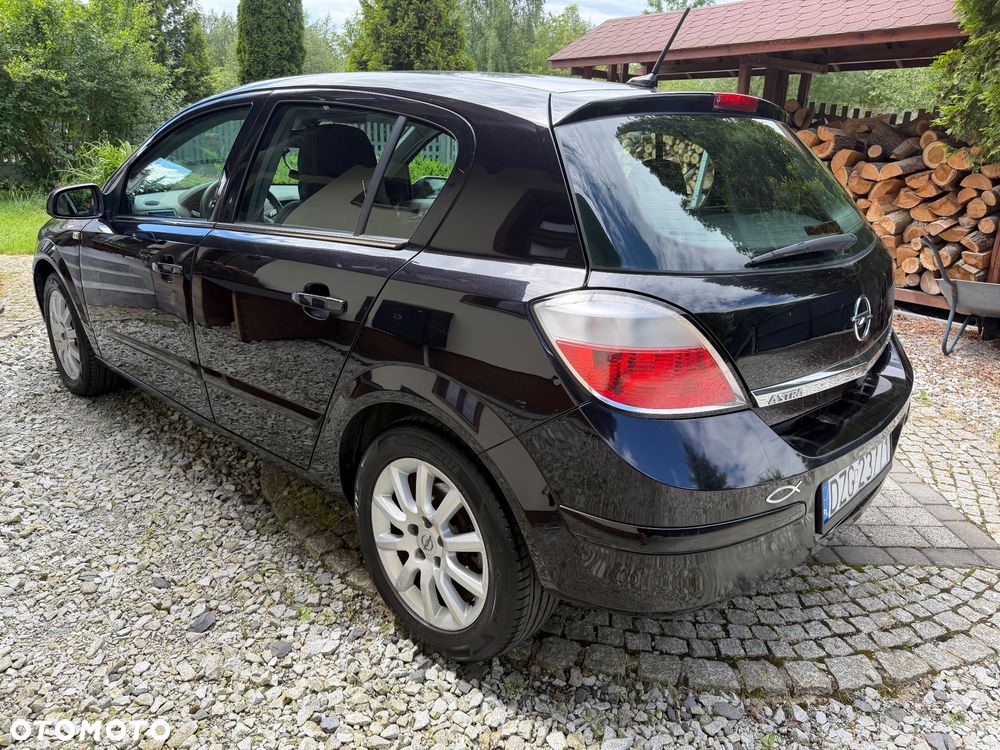 Opel Astra 1.9 CDTI - 11