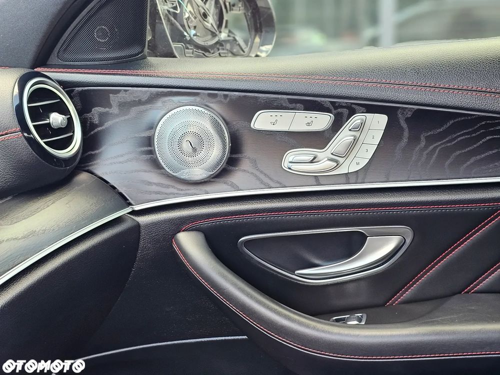 Mercedes-Benz Klasa E 43 AMG 4Matic 9G-TRONIC - 32
