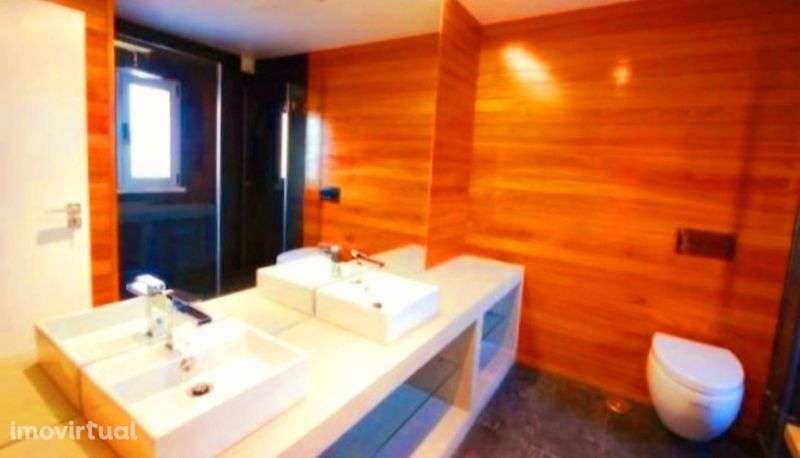 Moradia com piscina e jardim - Grande imagem: 4/12